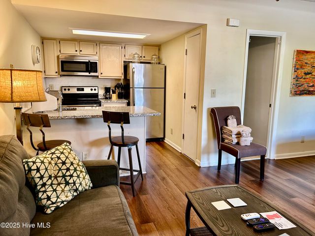 118 Dock Street Apt 8, Wilmington, NC 28401