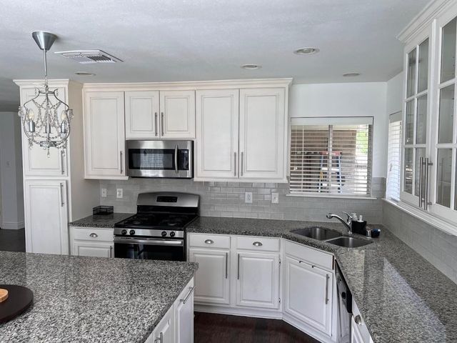 2450 Parkwood Lane, Sugar Land, TX 77479
