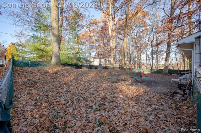 1636 Inner Drive, Ortonville, MI 48462