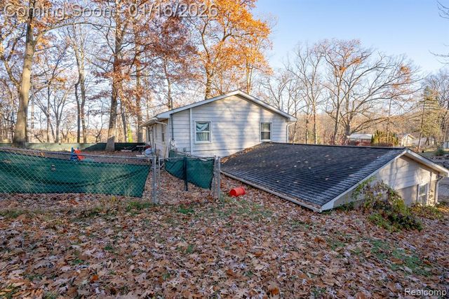1636 Inner Drive, Ortonville, MI 48462