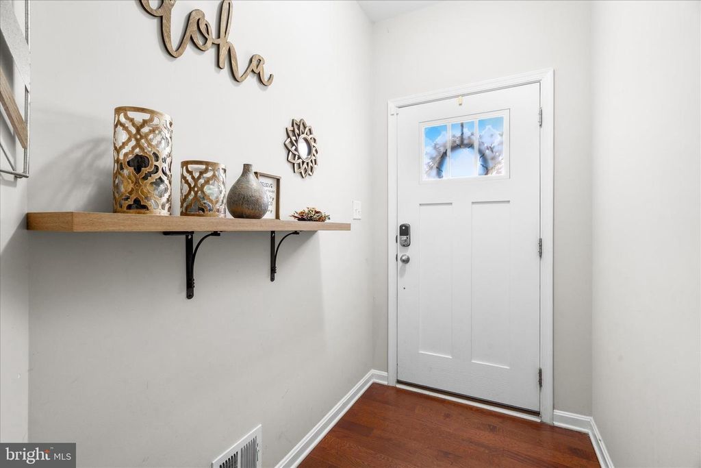 Image 14 of property listing at 4668 CAMBRIA RD, Frederick, MD 21703