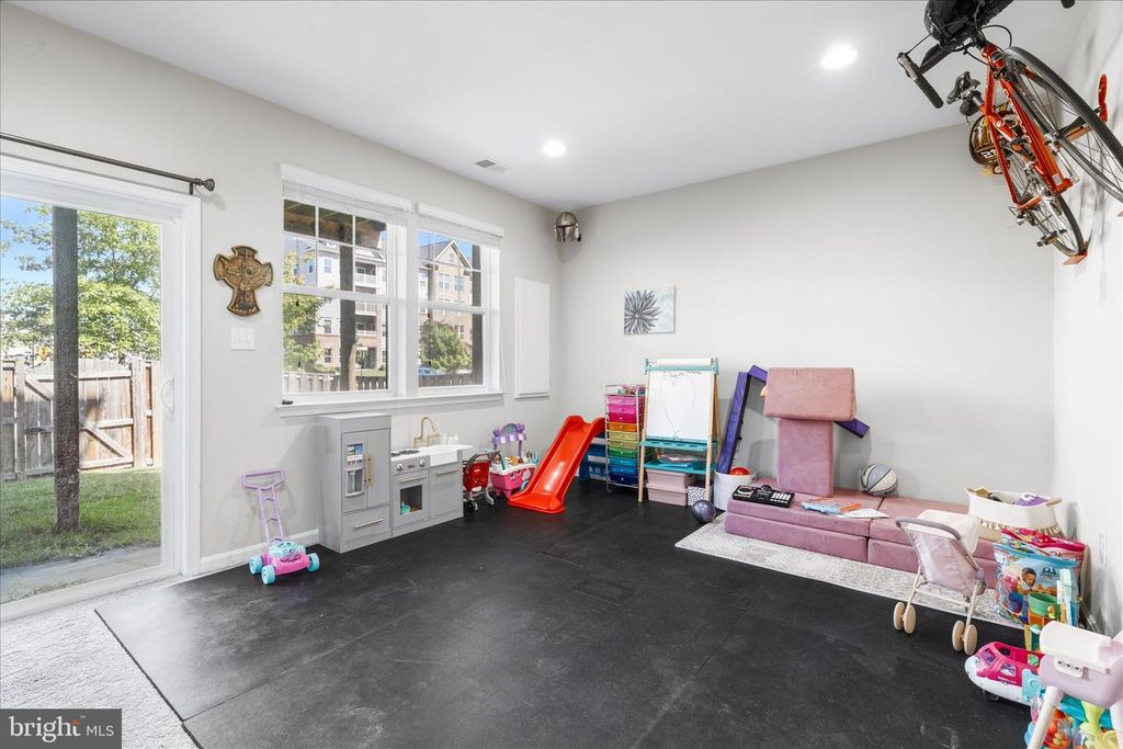Image 25 of property listing at 4668 CAMBRIA RD, Frederick, MD 21703