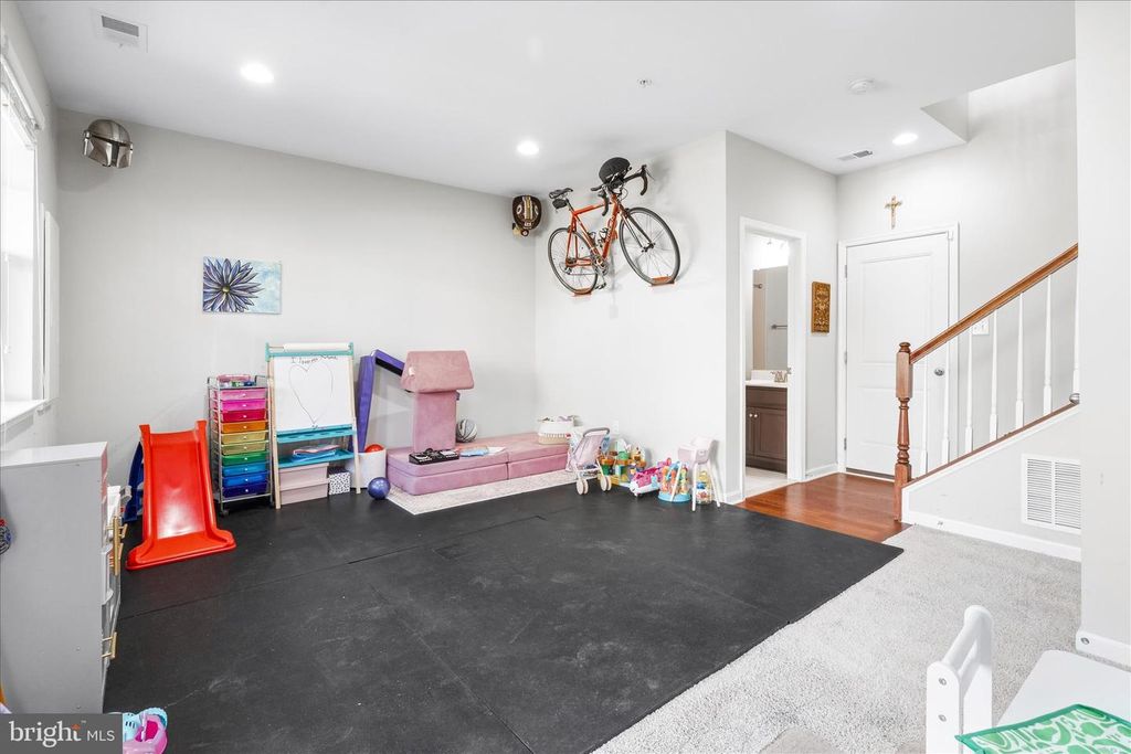 Image 27 of property listing at 4668 CAMBRIA RD, Frederick, MD 21703