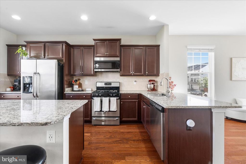Image 4 of property listing at 4668 CAMBRIA RD, Frederick, MD 21703