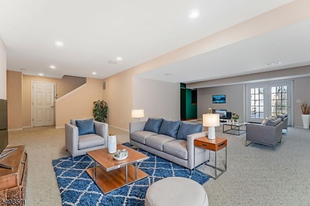 215 Kuhl Rd, Raritan Twp., NJ 08822