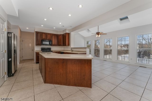 215 Kuhl Rd, Raritan Twp., NJ 08822