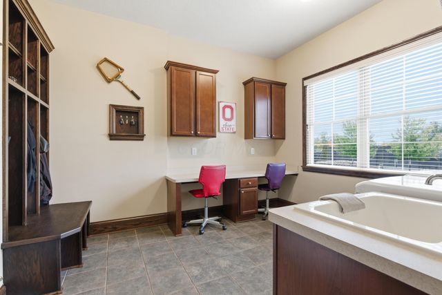 4550 Village Club Drive, Powell, OH 43065