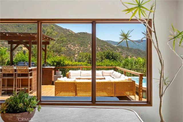 24537 Dry Canyon Cold Creek Road, Calabasas, CA 91302