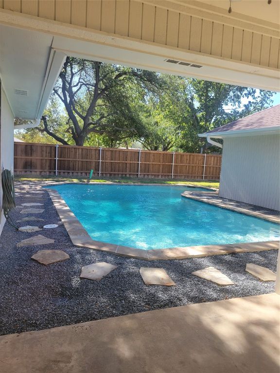 318 Singletree Street, Highland Village, TX 75077