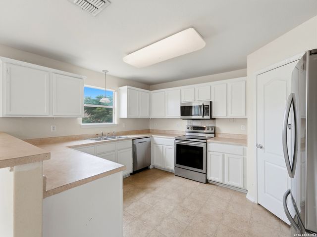 7407 GAMBLE OAK DR, San Antonio, TX 78223