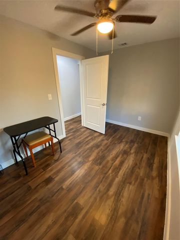 241 Benbo ST, Seguin, TX 78155