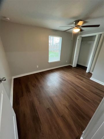 241 Benbo ST, Seguin, TX 78155