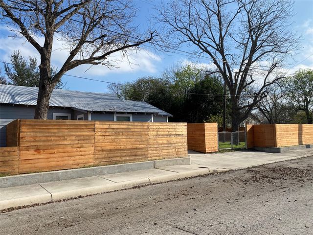 241 Benbo ST, Seguin, TX 78155