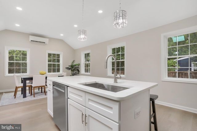 6916 COLUMBIA DR, Alexandria, VA 22307