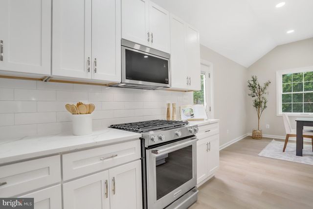 6916 COLUMBIA DR, Alexandria, VA 22307