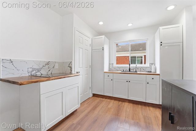 19420 Berg Road, Detroit, MI 48219