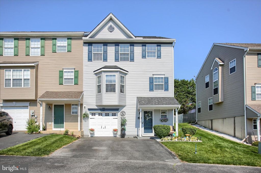 166 COUNTRY RIDGE DR, Red Lion, PA 17356