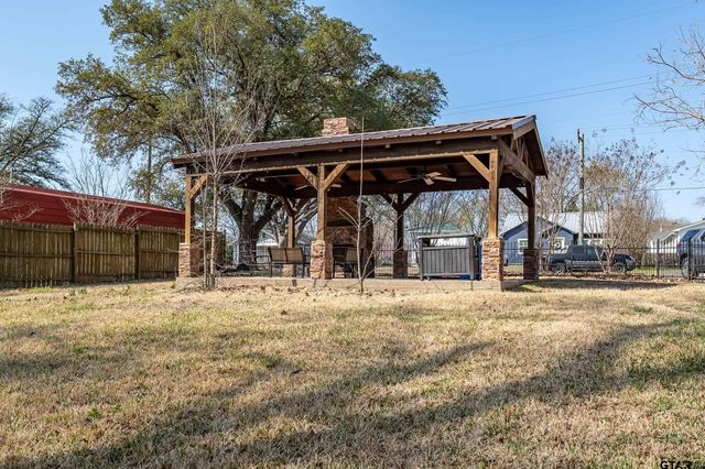 322 N Oleander Street, Grand Saline, TX 75140