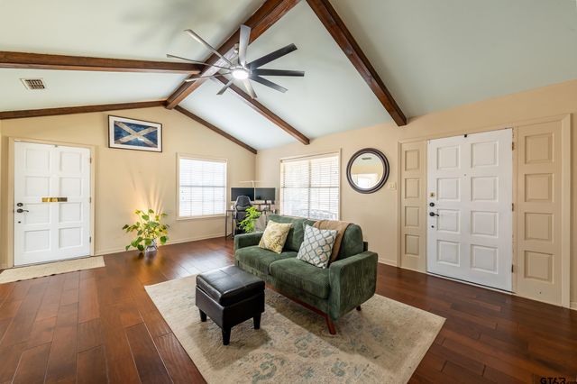 322 N Oleander Street, Grand Saline, TX 75140