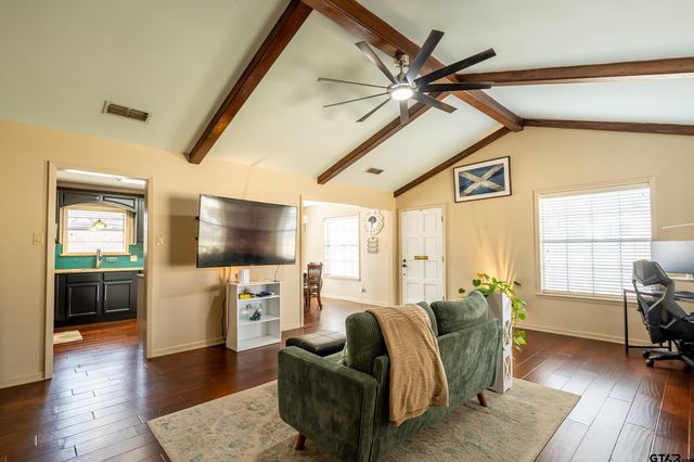 322 N Oleander Street, Grand Saline, TX 75140