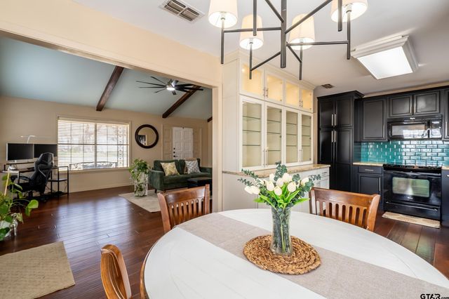 322 N Oleander Street, Grand Saline, TX 75140