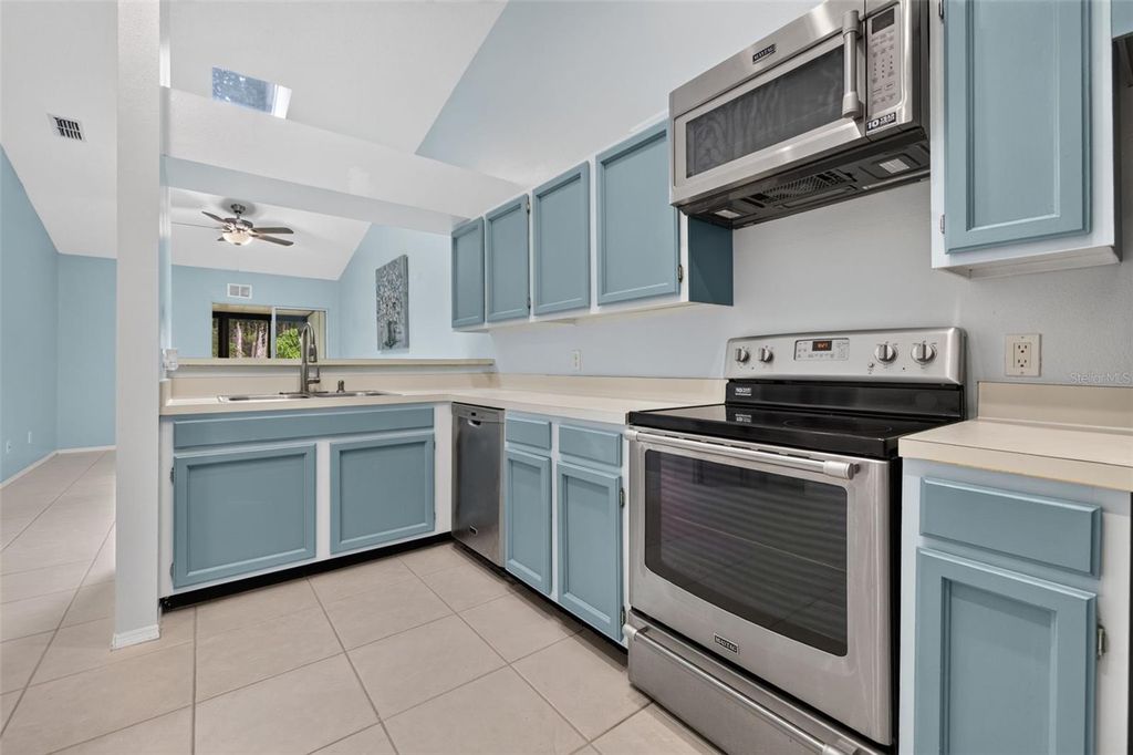 Image 8 of property listing at 5808 RED CEDAR LANE, Tampa, FL 33625