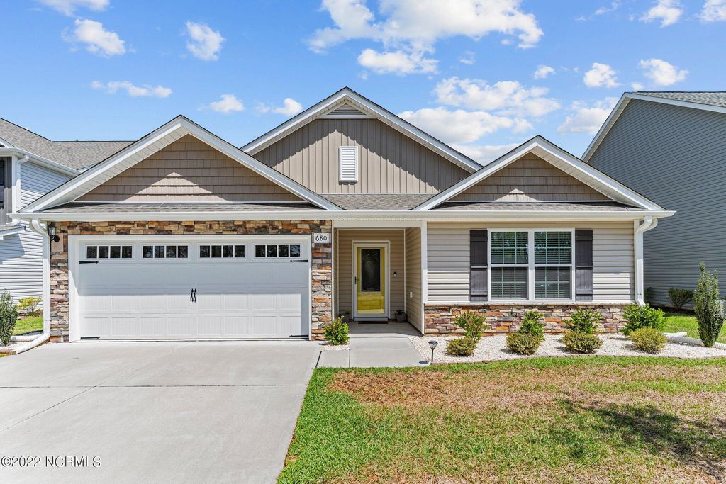 680 Aurora Place, Hampstead, NC 28443