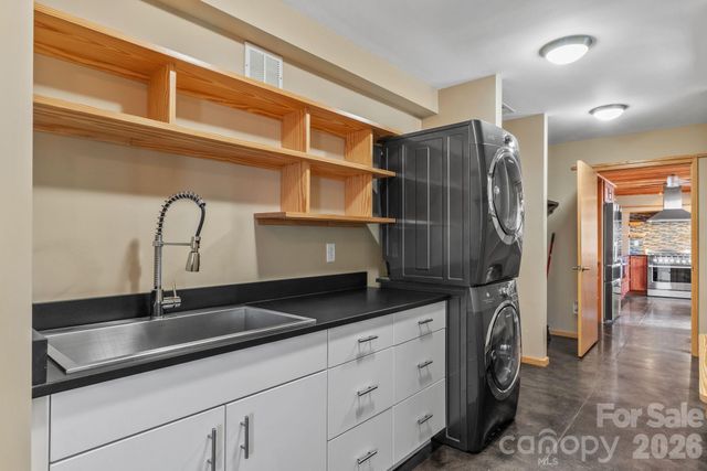 588 Long Branch Road, Swannanoa, NC 28778