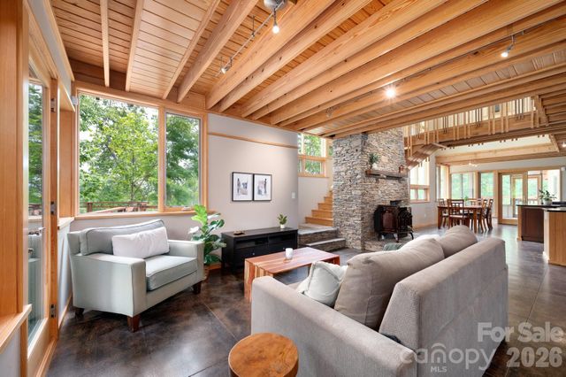 588 Long Branch Road, Swannanoa, NC 28778