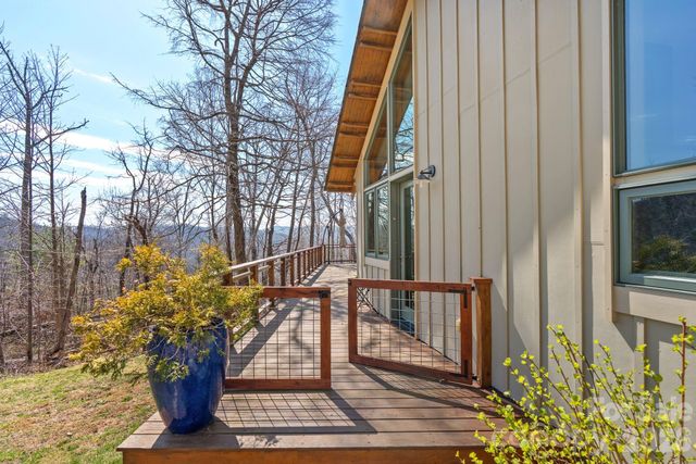 588 Long Branch Road, Swannanoa, NC 28778