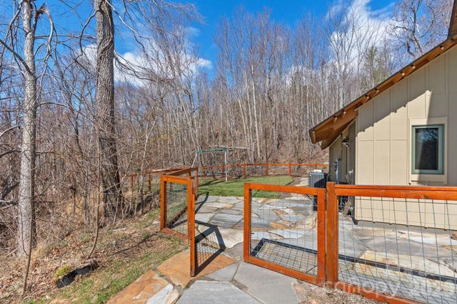 588 Long Branch Road, Swannanoa, NC 28778