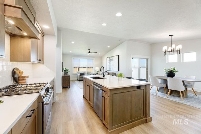 3703 E Cedarhurst Lane, Meridian, ID 83642
