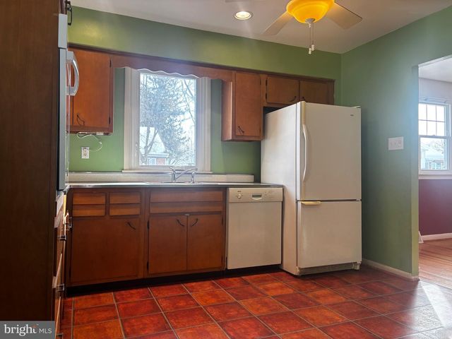 534 BARBARA DR, Norristown, PA 19403