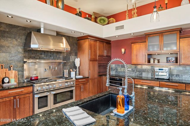 1887 E Buck Ridge Place, Oro Valley, AZ 85737