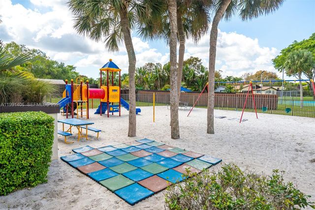 13560 SW 108th St Cir N, Miami, FL 33186