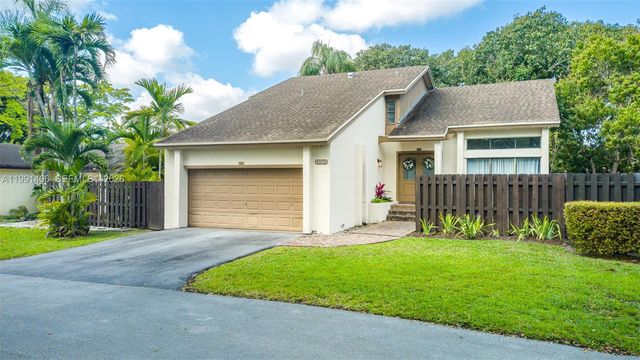 13560 SW 108th St Cir N, Miami, FL 33186