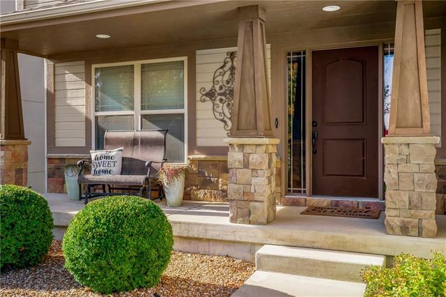 10312 N Tullis Drive, Kansas City, MO 64157