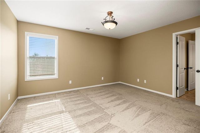 10312 N Tullis Drive, Kansas City, MO 64157