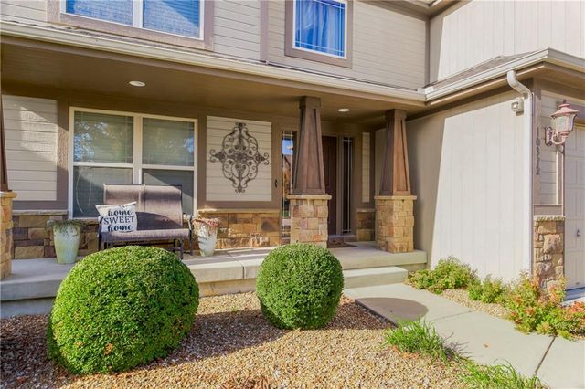 10312 N Tullis Drive, Kansas City, MO 64157