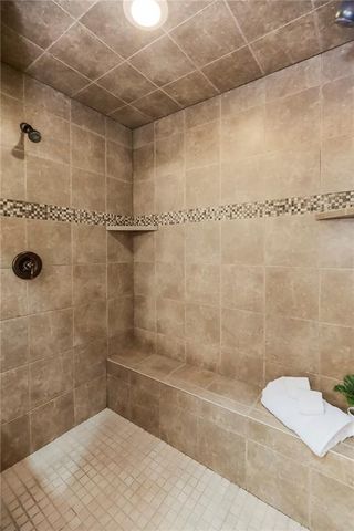 10312 N Tullis Drive, Kansas City, MO 64157