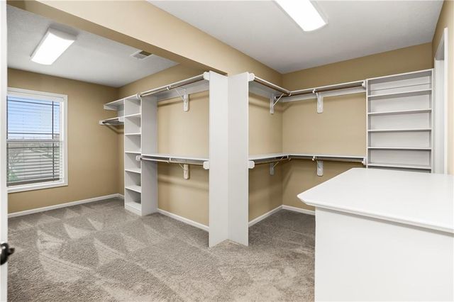 10312 N Tullis Drive, Kansas City, MO 64157