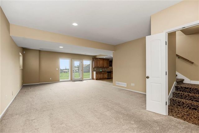 10312 N Tullis Drive, Kansas City, MO 64157