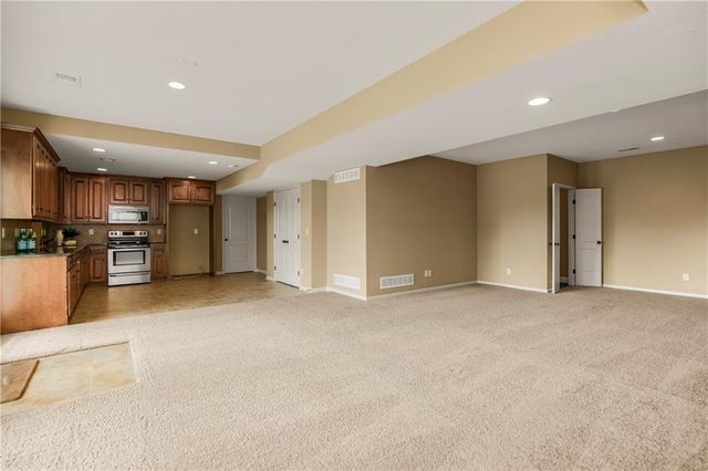 10312 N Tullis Drive, Kansas City, MO 64157