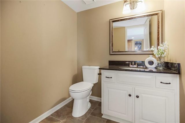 10312 N Tullis Drive, Kansas City, MO 64157