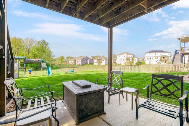 10312 N Tullis Drive, Kansas City, MO 64157