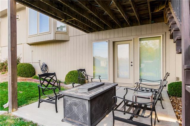 10312 N Tullis Drive, Kansas City, MO 64157