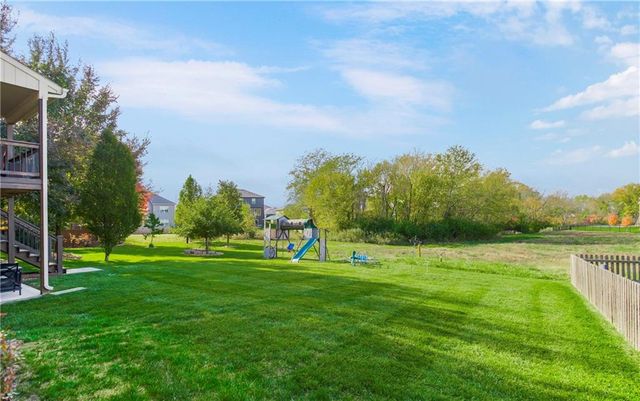 10312 N Tullis Drive, Kansas City, MO 64157