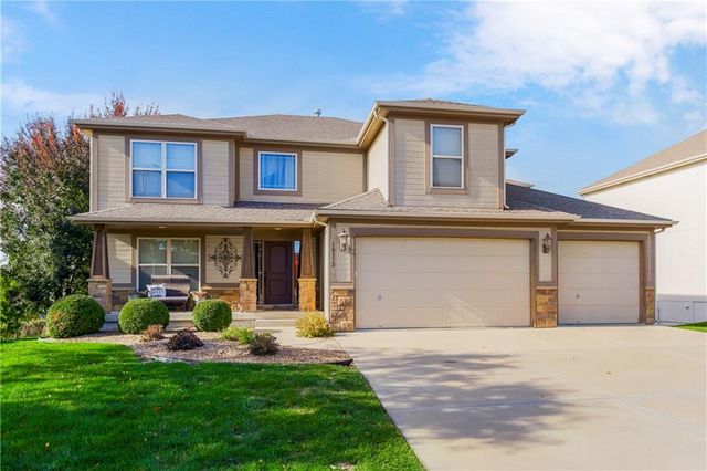 10312 N Tullis Drive, Kansas City, MO 64157