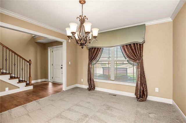 10312 N Tullis Drive, Kansas City, MO 64157