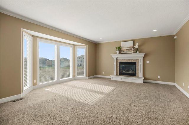 10312 N Tullis Drive, Kansas City, MO 64157